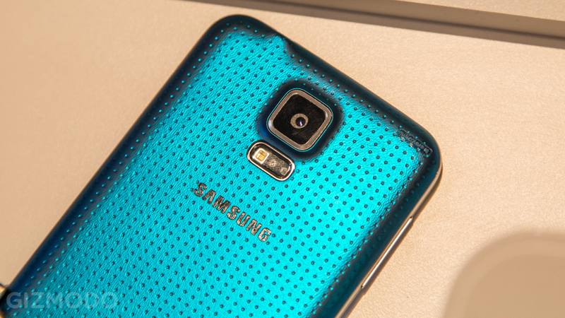 Illustration for article titled Samsung Galaxy S5 Hands On: A Tiny Dimpled Step Into the Future